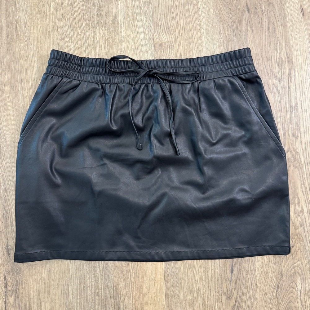 Shinestar‎ Black Faux Leather Mini Skirt Elastic Waist Drawstring Pockets Medium
